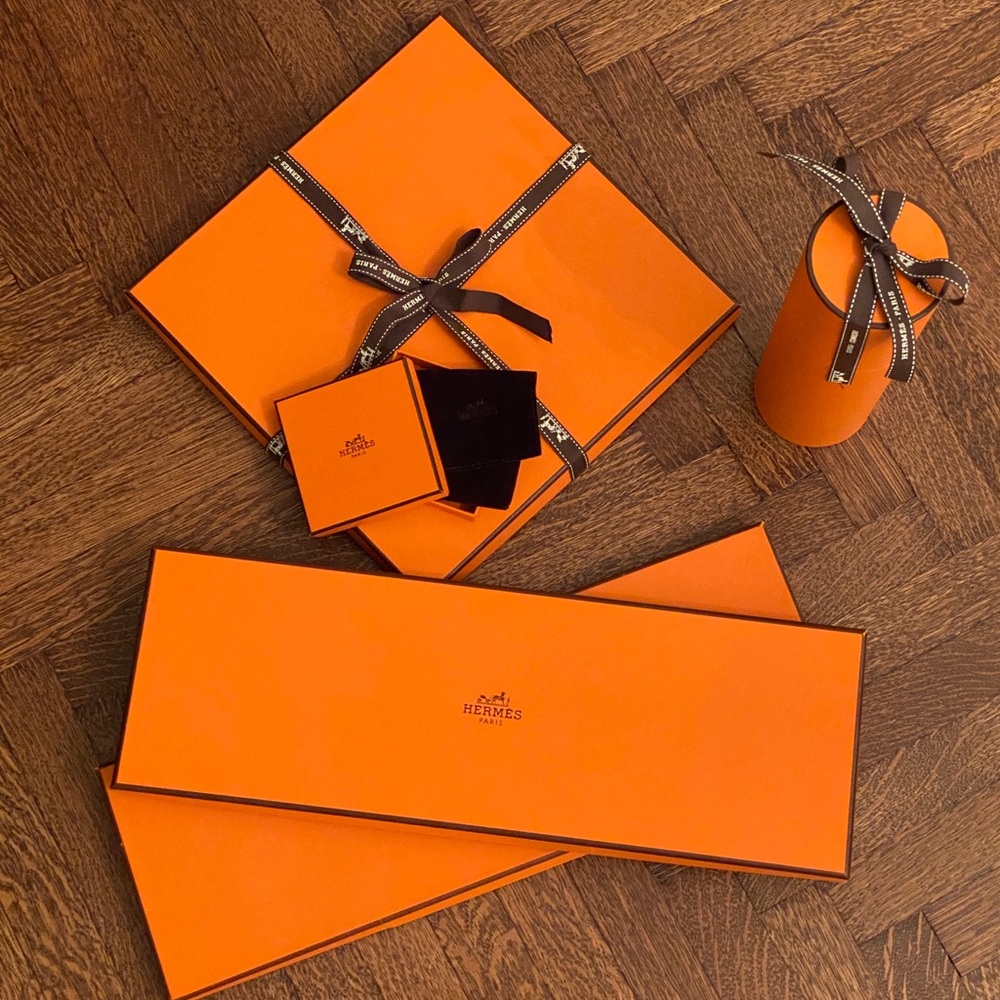 6 Authentic Hermès boxes.